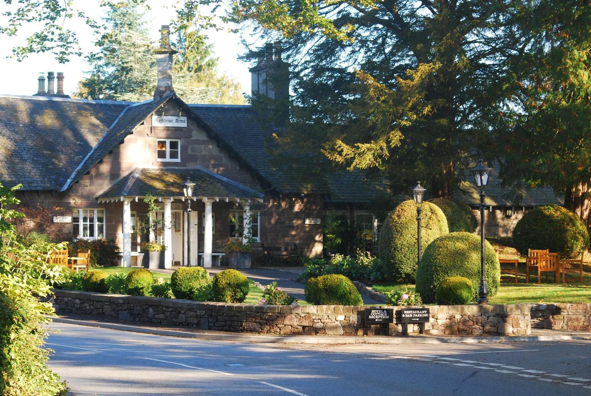 Meikleour Arms Hotel & Restaurant Exteriör bild