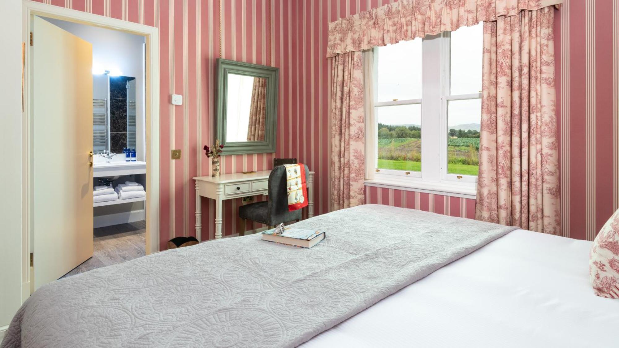 Meikleour Arms Hotel & Restaurant Exteriör bild